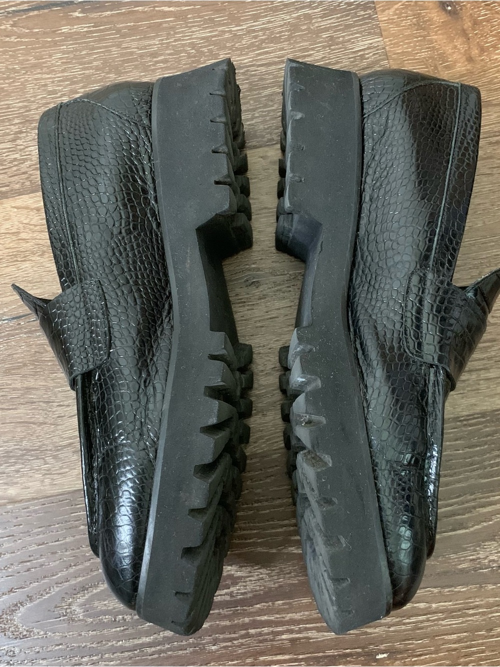 Freda Salvador black croc embossed lug sole loafers comfort lite 10 - Picture 4 of 7